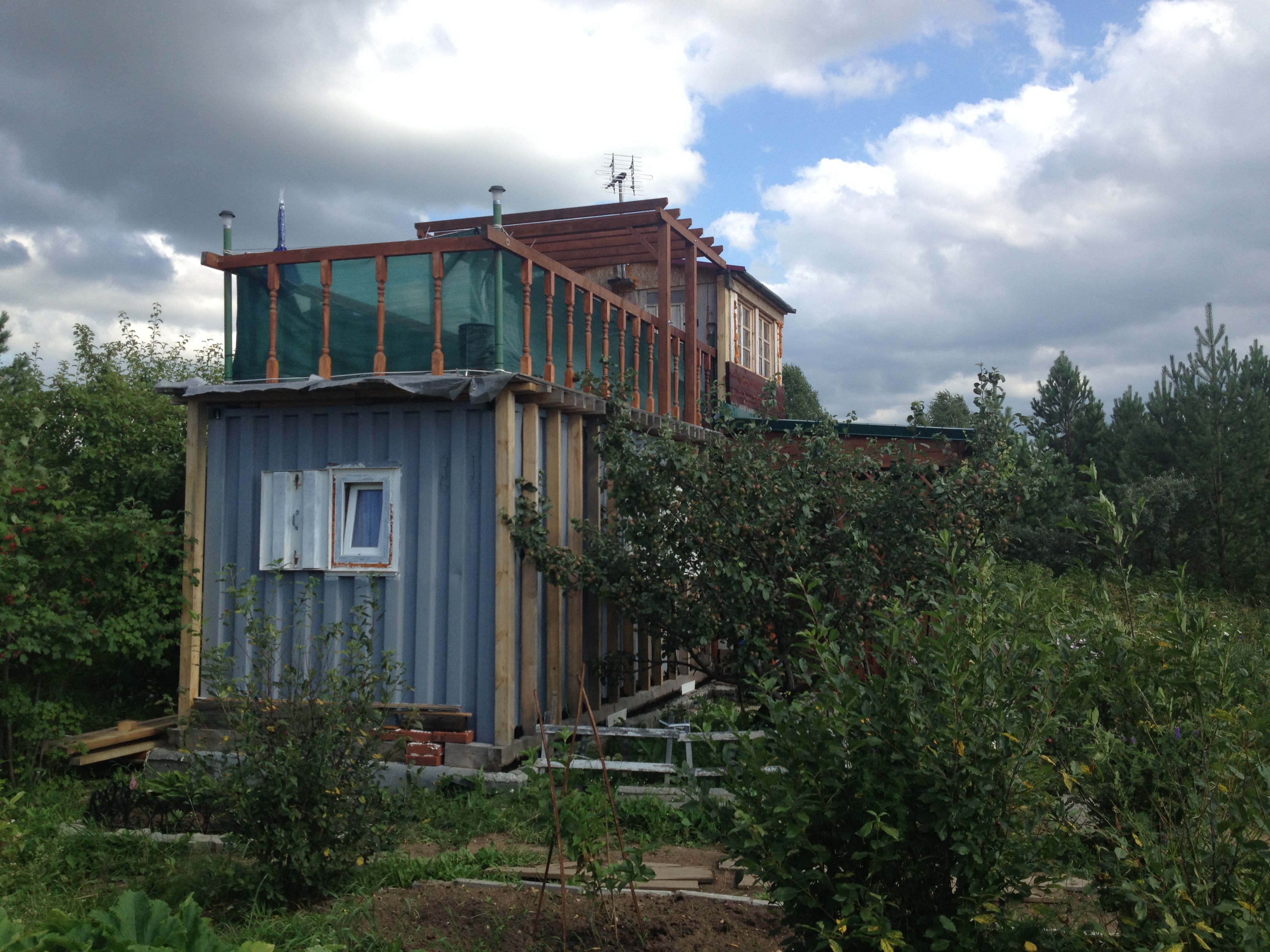 House from the container in the garden